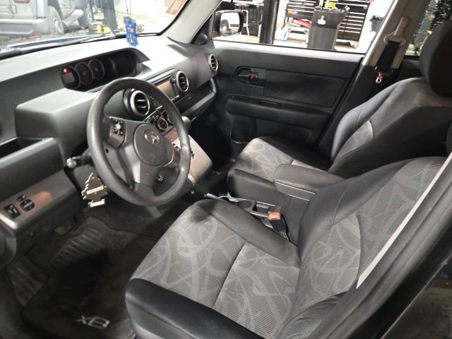 Used 2014 Scion xB FWD image 13