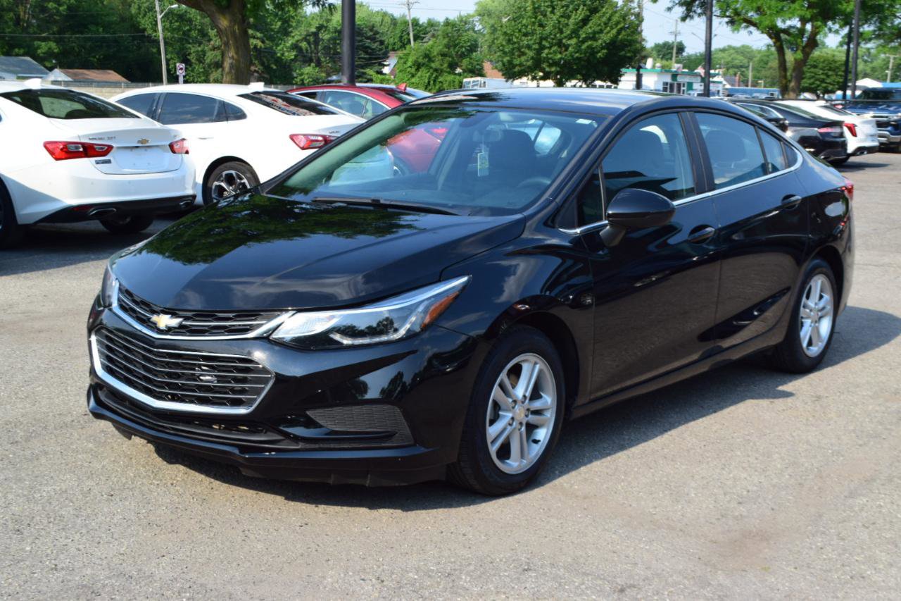 Used 2017 Chevrolet Cruze LT FWD image 2