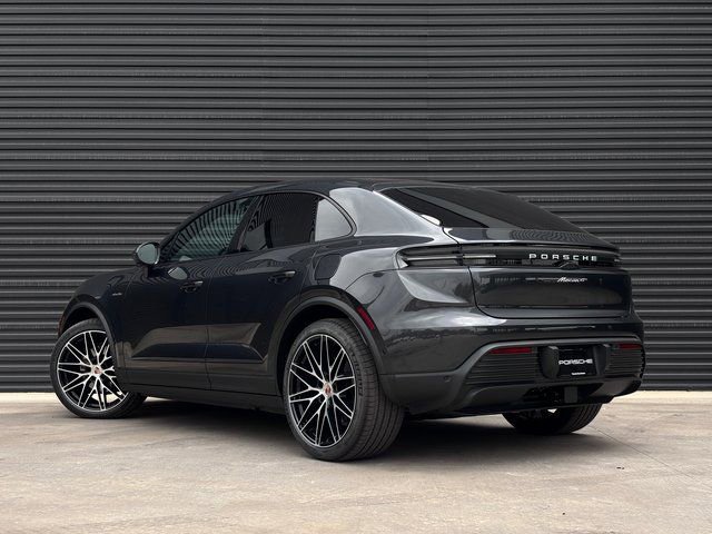 New 2026 Porsche Macan 4 Electric image 3