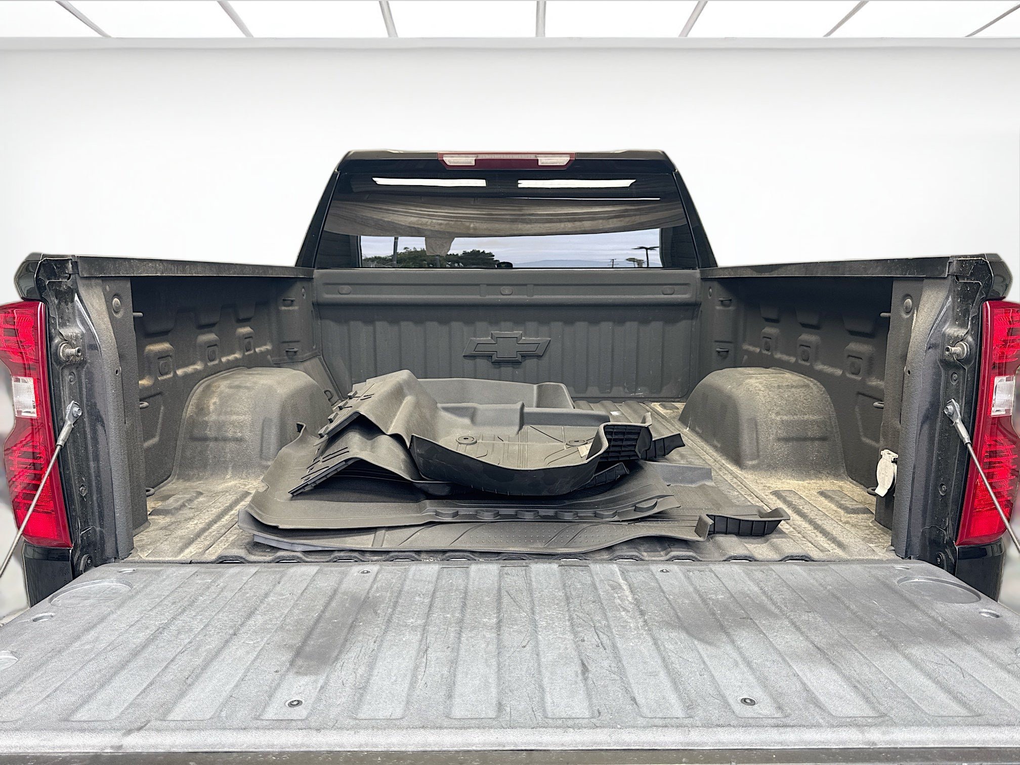 Used 2022 Chevrolet Silverado 1500 LT w/ Protection Package RWD image 17