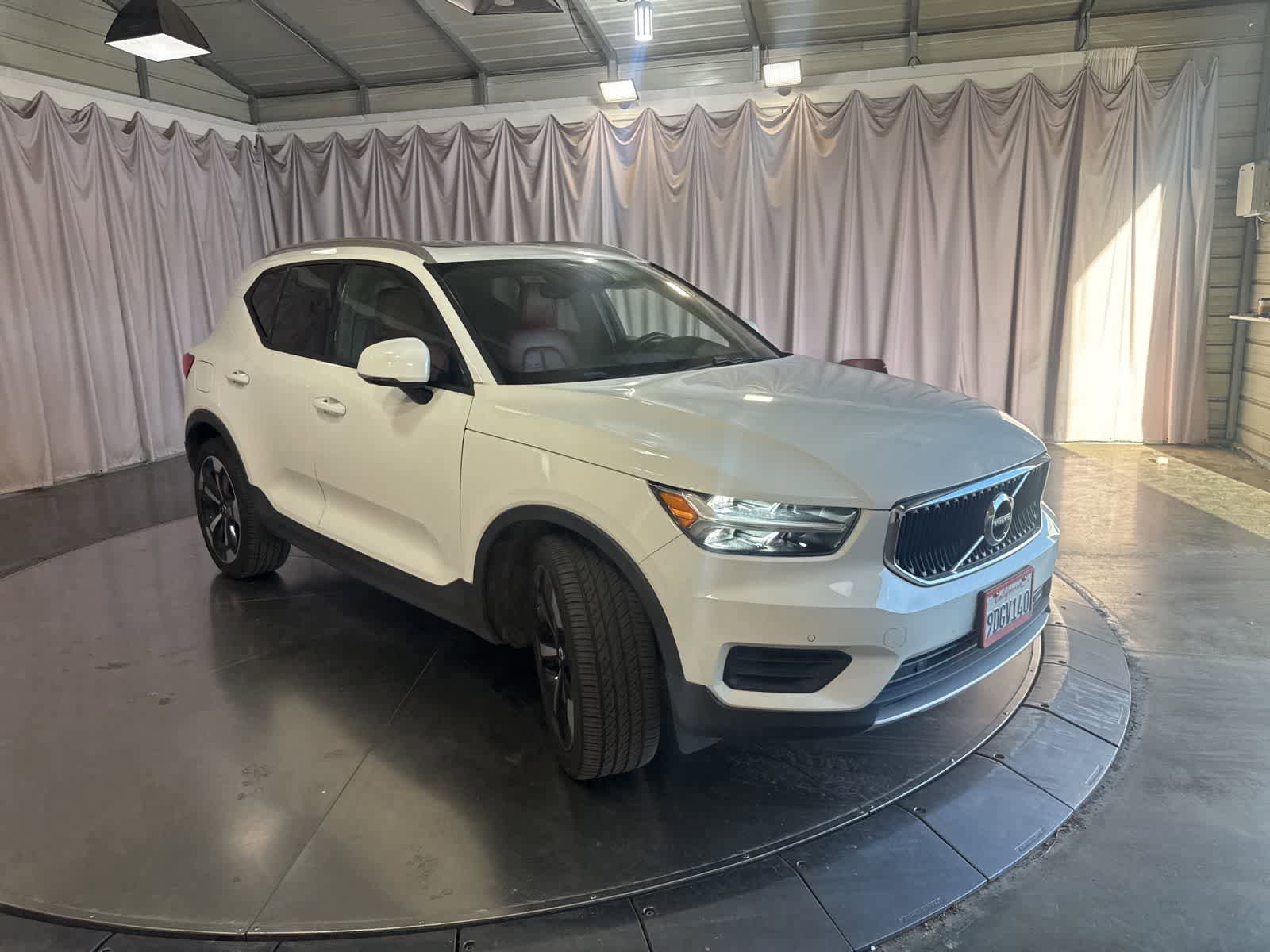 Used 2020 Volvo XC40 T5 Momentum AWD/4WD image 3