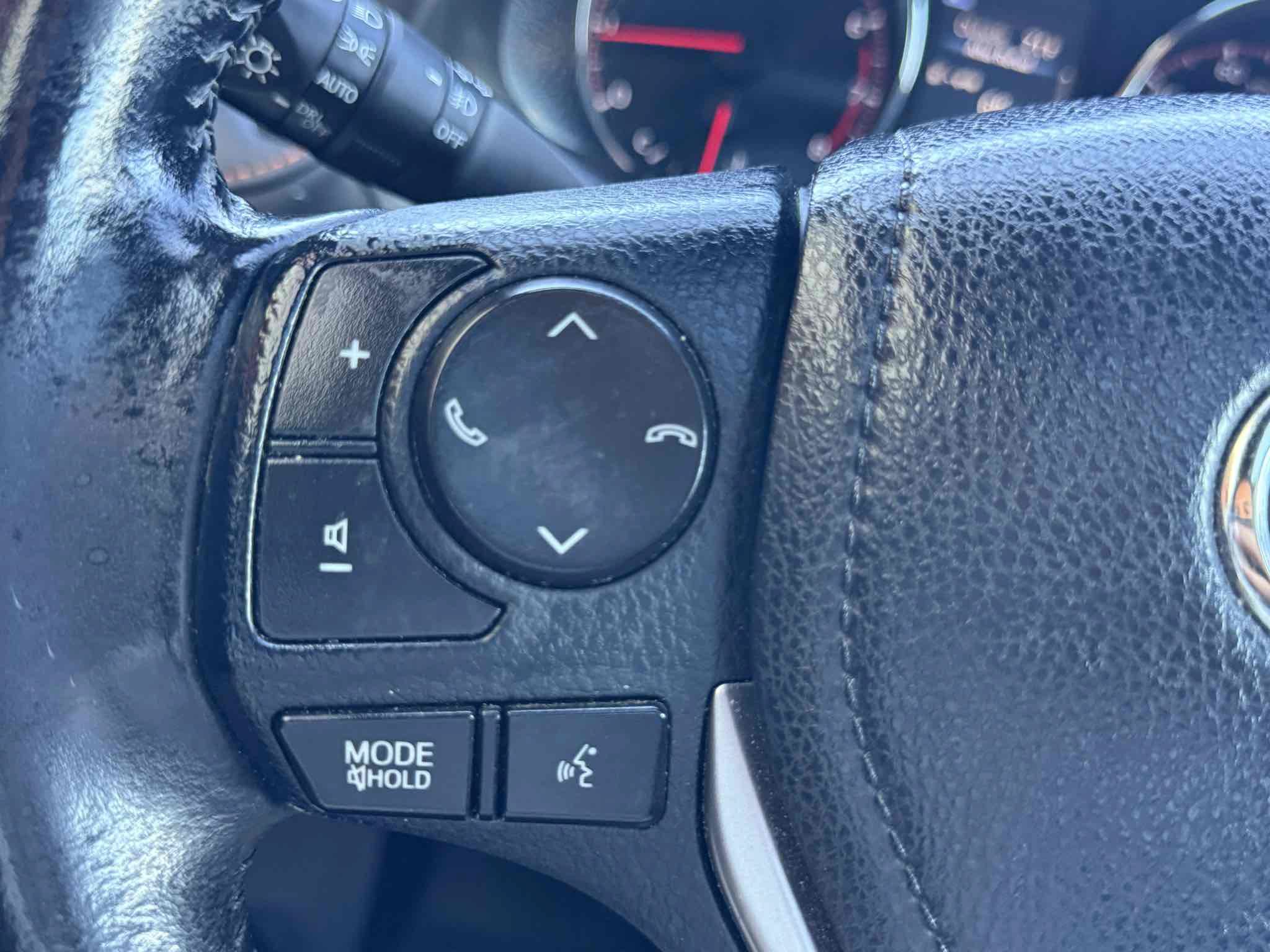 Used 2018 Toyota RAV4 SE w/ All Weather Liner Package FWD image 26