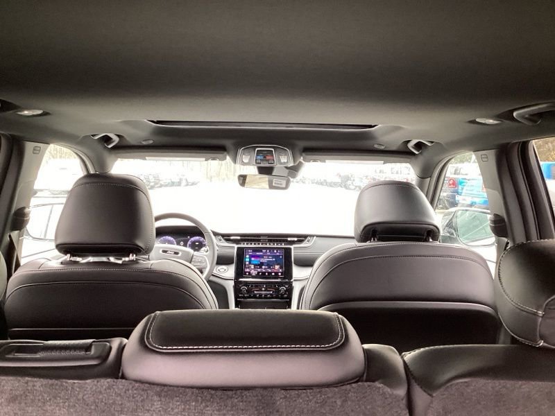 New 2025 Jeep Grand Cherokee Altitude AWD/4WD image 16