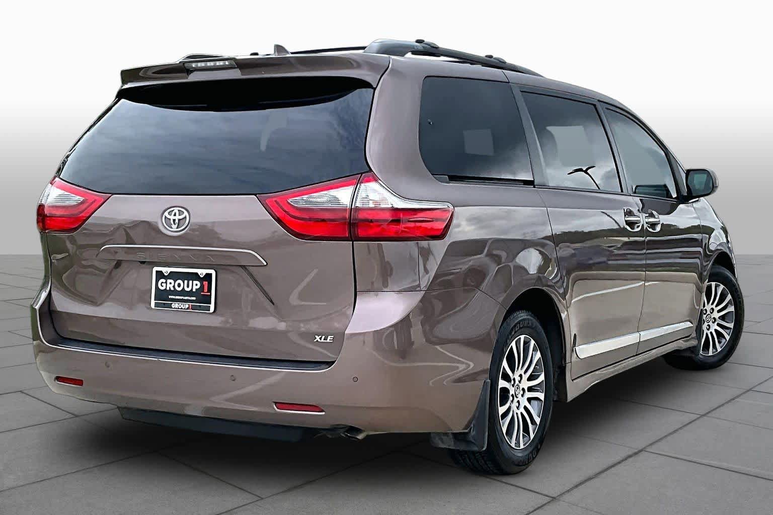 Used 2020 Toyota Sienna XLE Premium FWD image 13