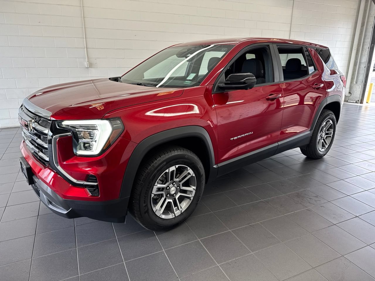 Used 2025 GMC Terrain Elevation w/ Technology Package II AWD/4WD image 4