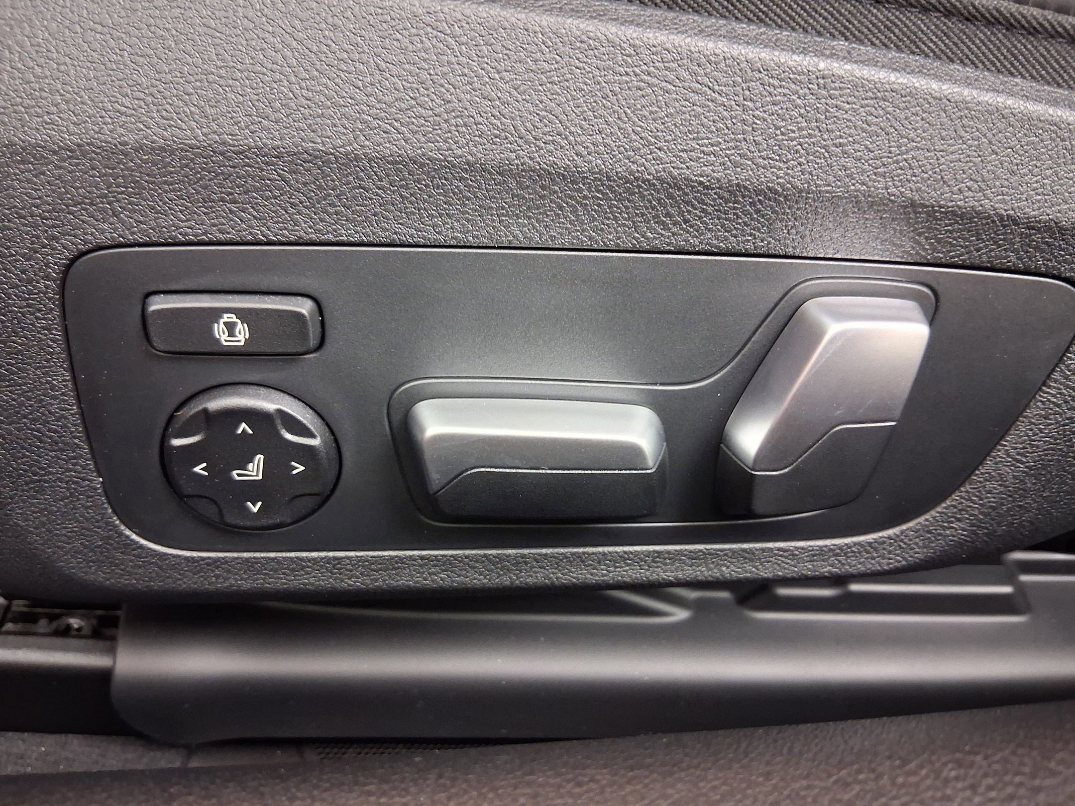 New 2026 BMW 840i Coupe w/ M Sport Professional Package RWD image 13