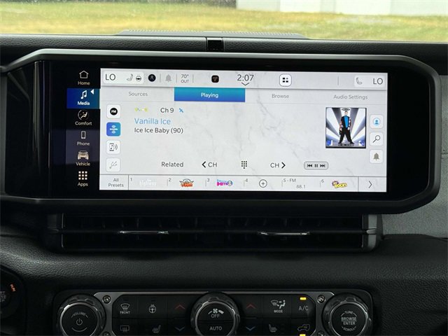 New 2025 Jeep Gladiator Sport image 3