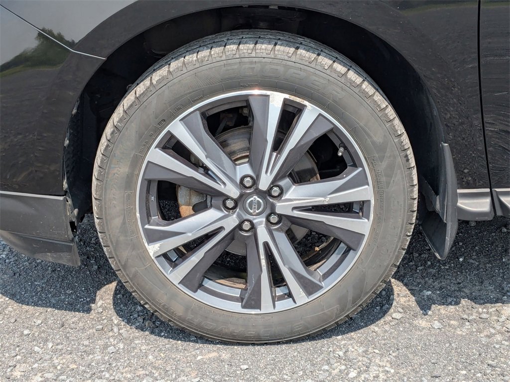 Used 2020 Nissan Pathfinder Platinum image 11