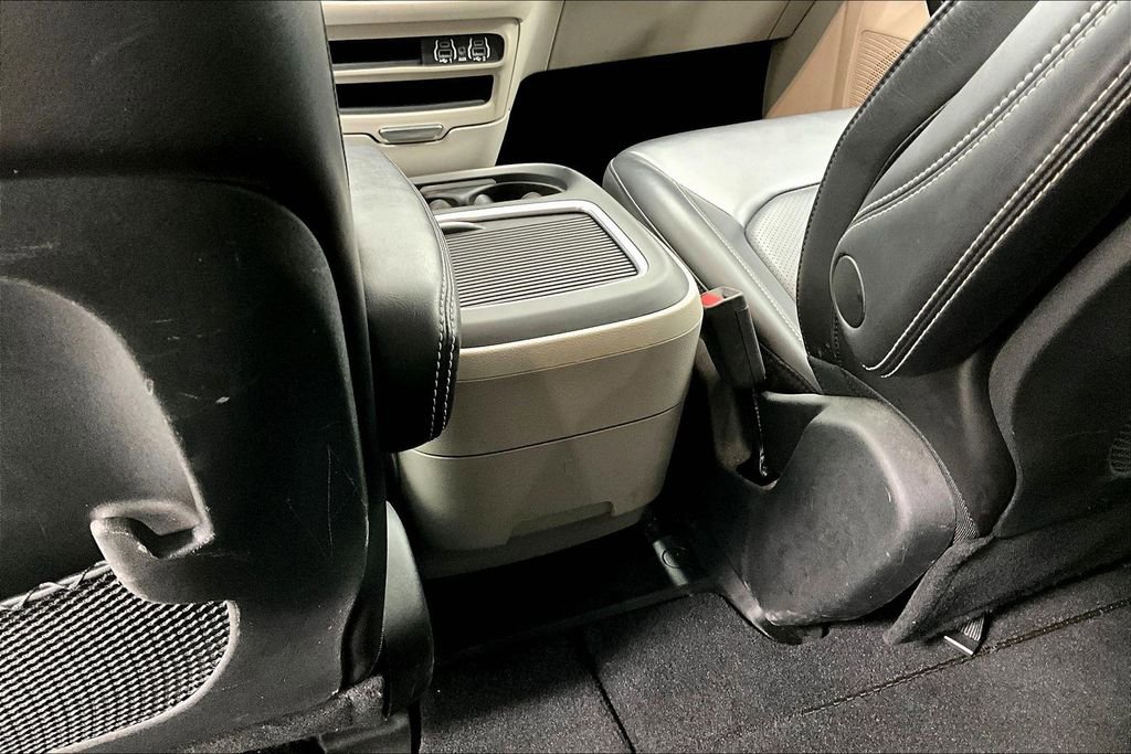 Used 2023 Chrysler Pacifica Touring-L FWD image 30