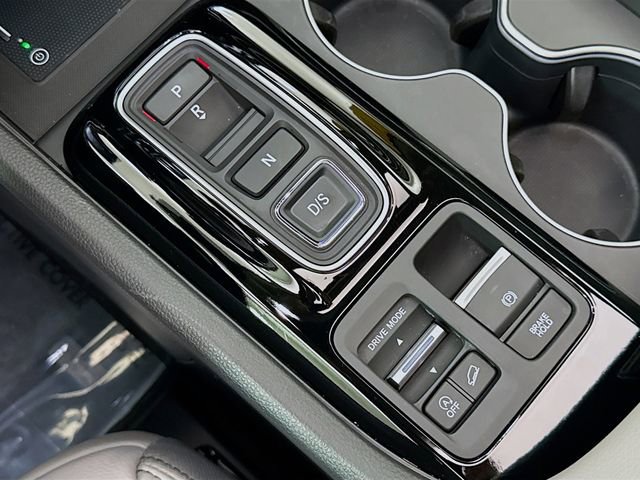Used 2025 Honda Pilot Touring image 17