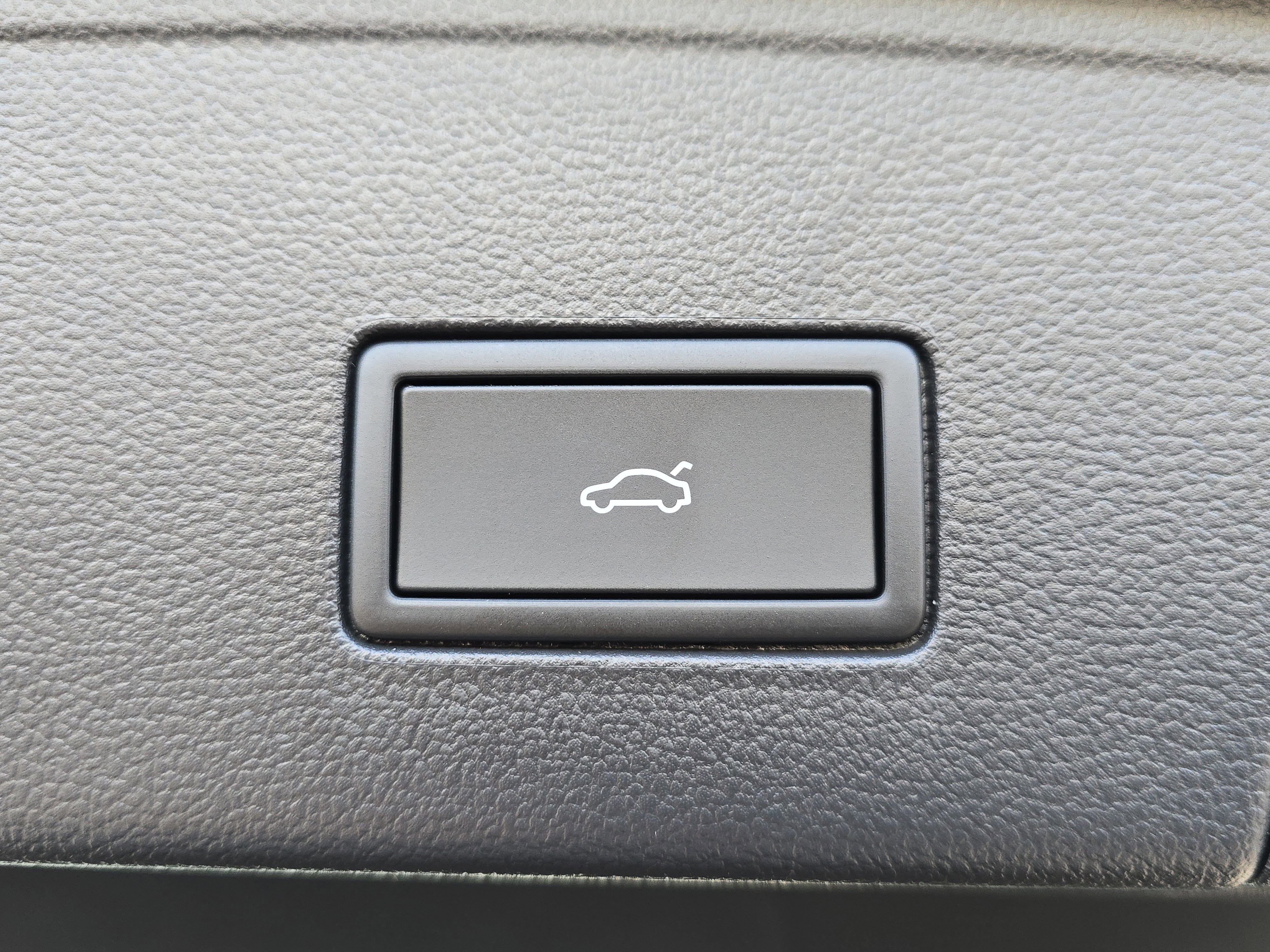 New 2026 Volkswagen Atlas Cross Sport SEL image 18