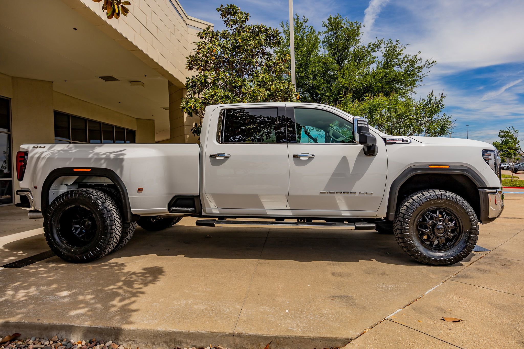 Used 2024 GMC Sierra 3500 SLT w/ SLT Premium Package AWD/4WD image 11