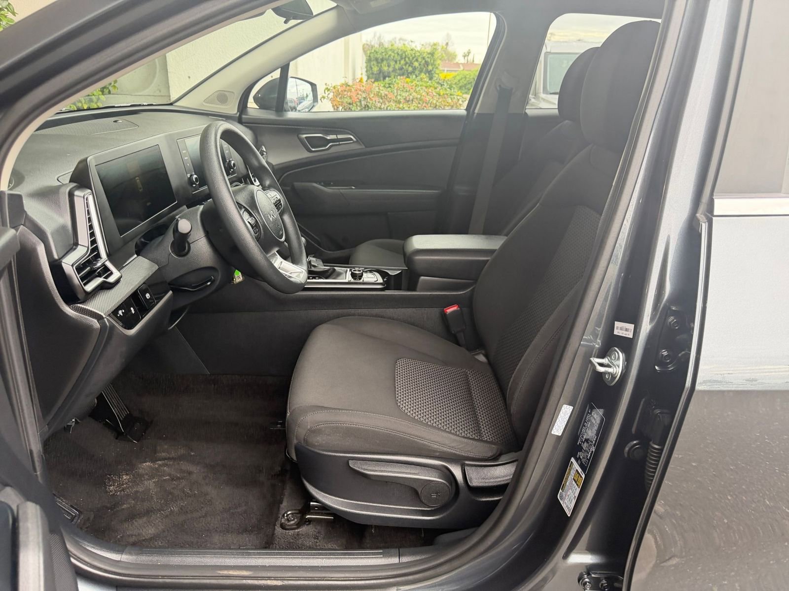Used 2025 Kia Sportage LX image 27