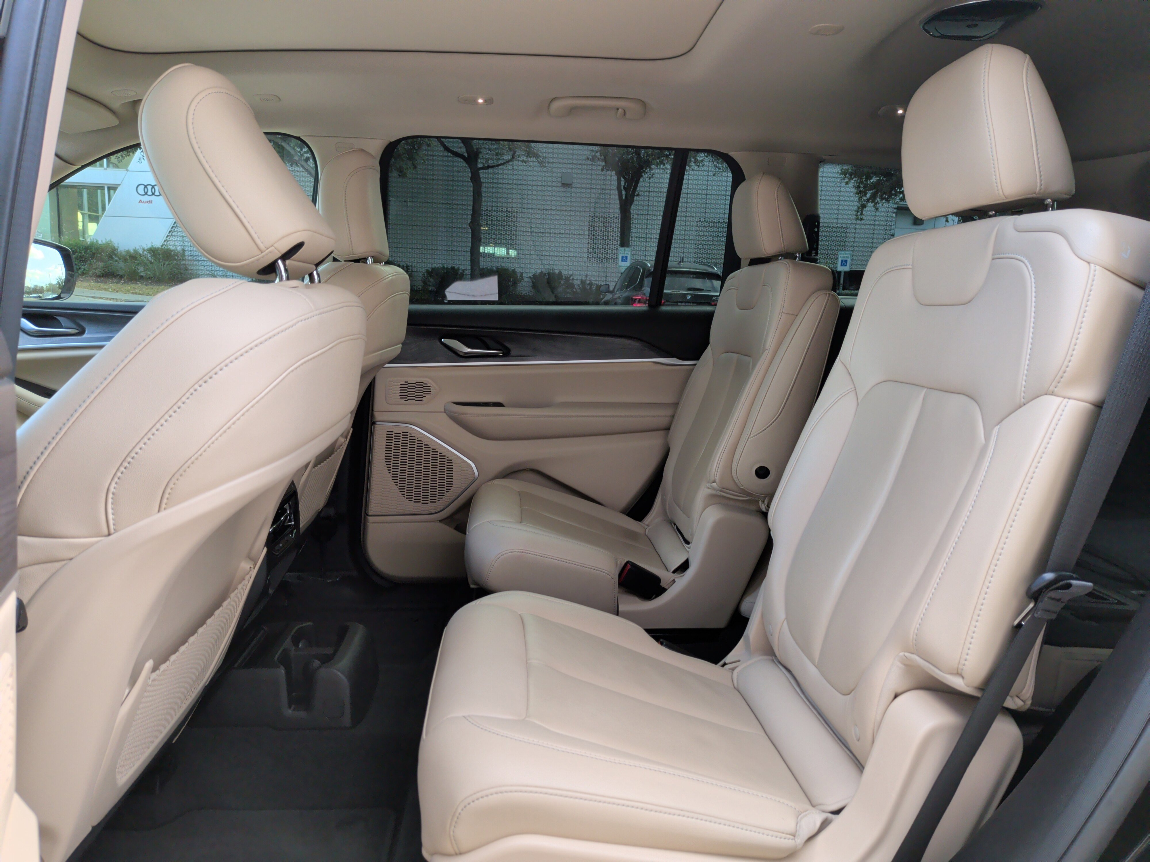 Used 2022 Jeep Grand Cherokee L Limited image 32