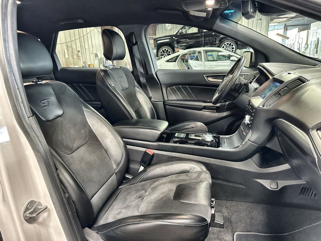 Used 2019 Ford Edge ST w/ Convenience Package image 31