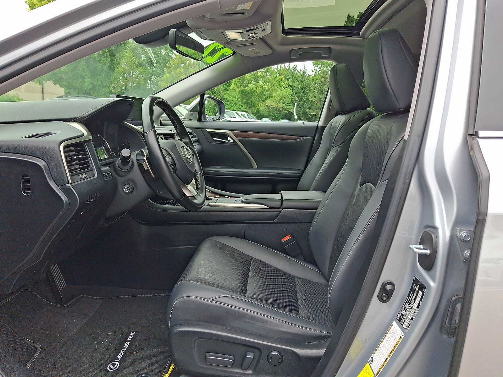Used 2022 Lexus RX 350L Premium w/ Premium Package AWD/4WD image 13