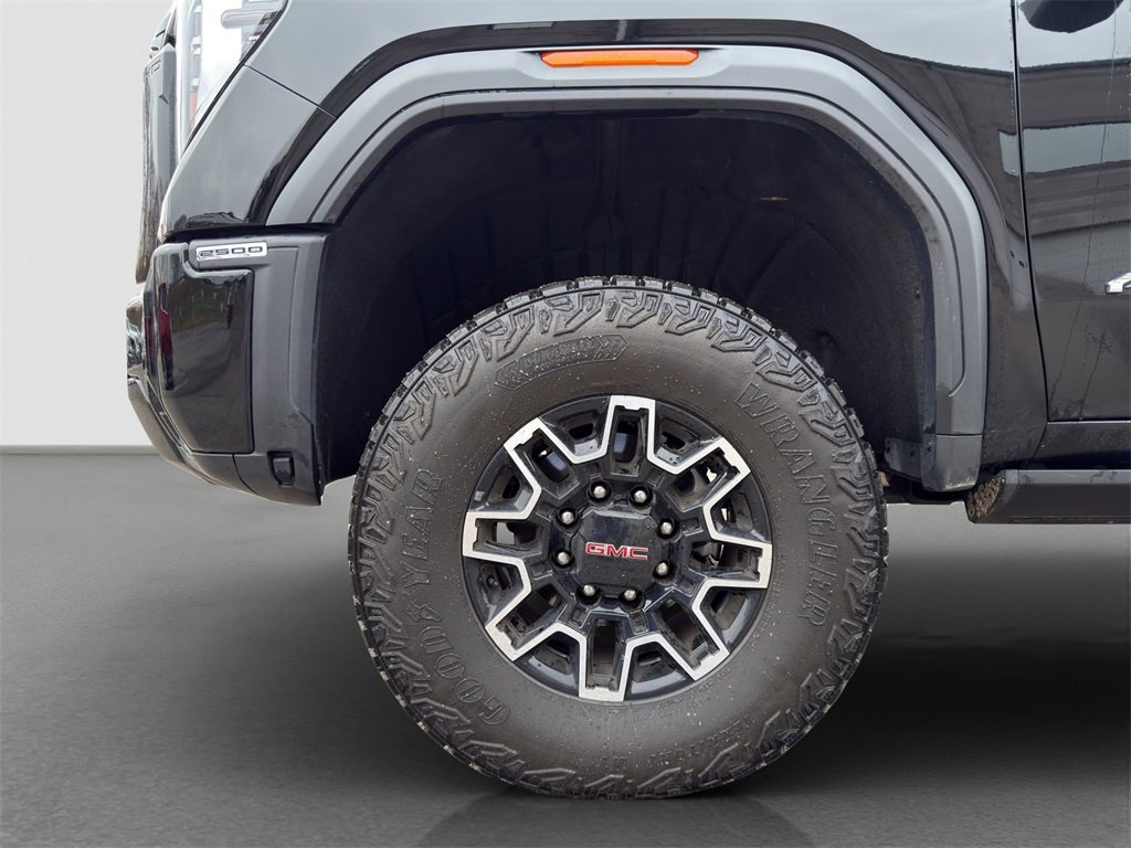 Used 2025 GMC Sierra 2500 AT4X image 4
