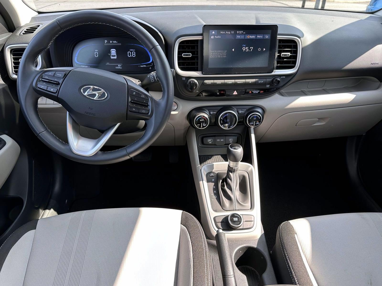 Used 2024 Hyundai Venue SEL FWD image 15