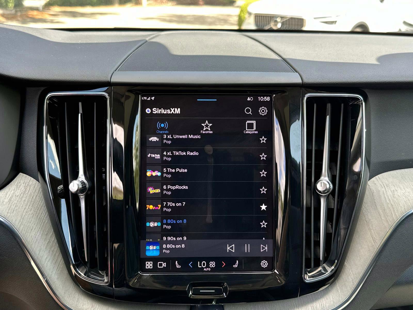 Certified 2025 Volvo XC60 B5 Plus image 21