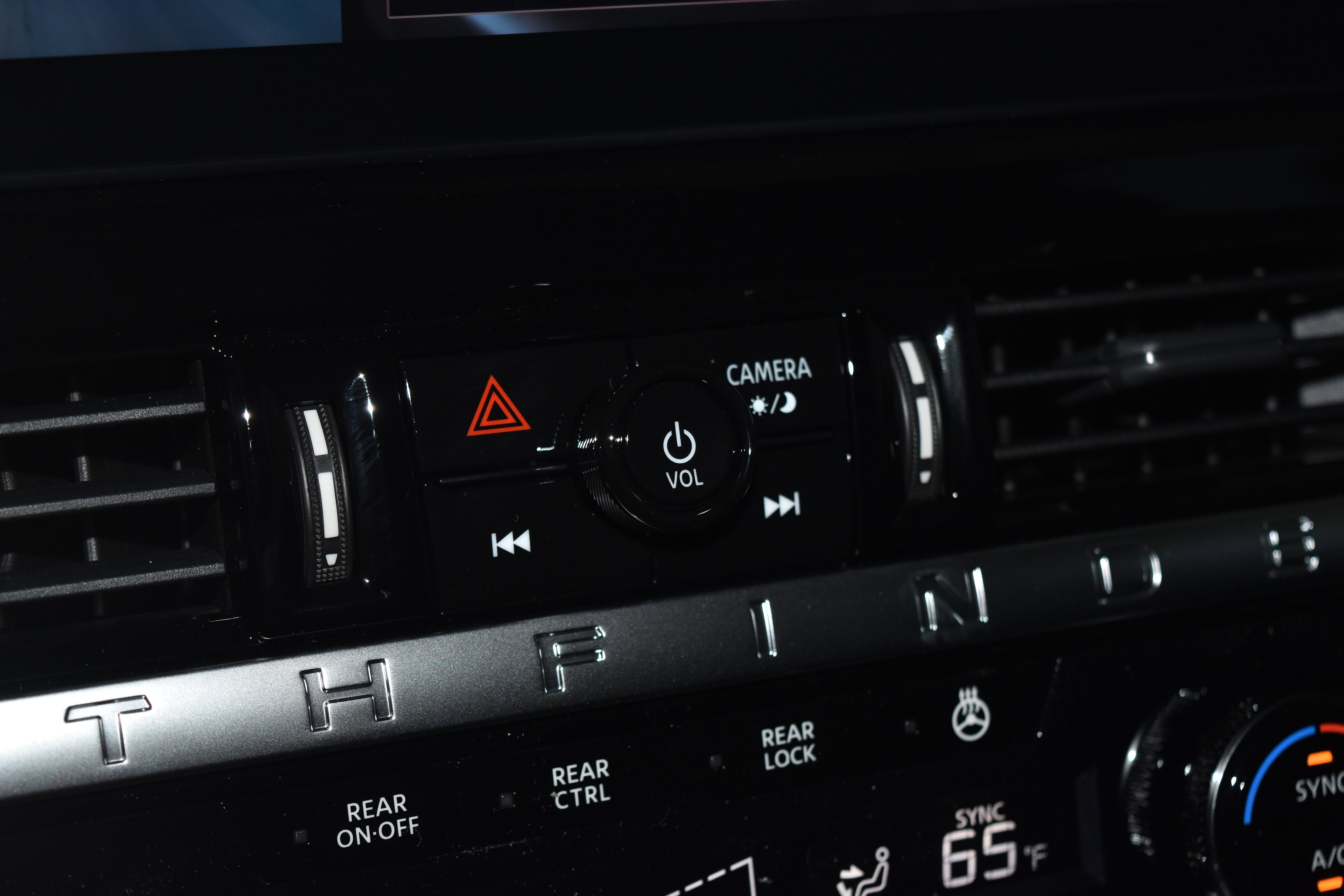 New 2026 Nissan Pathfinder SL AWD/4WD image 10