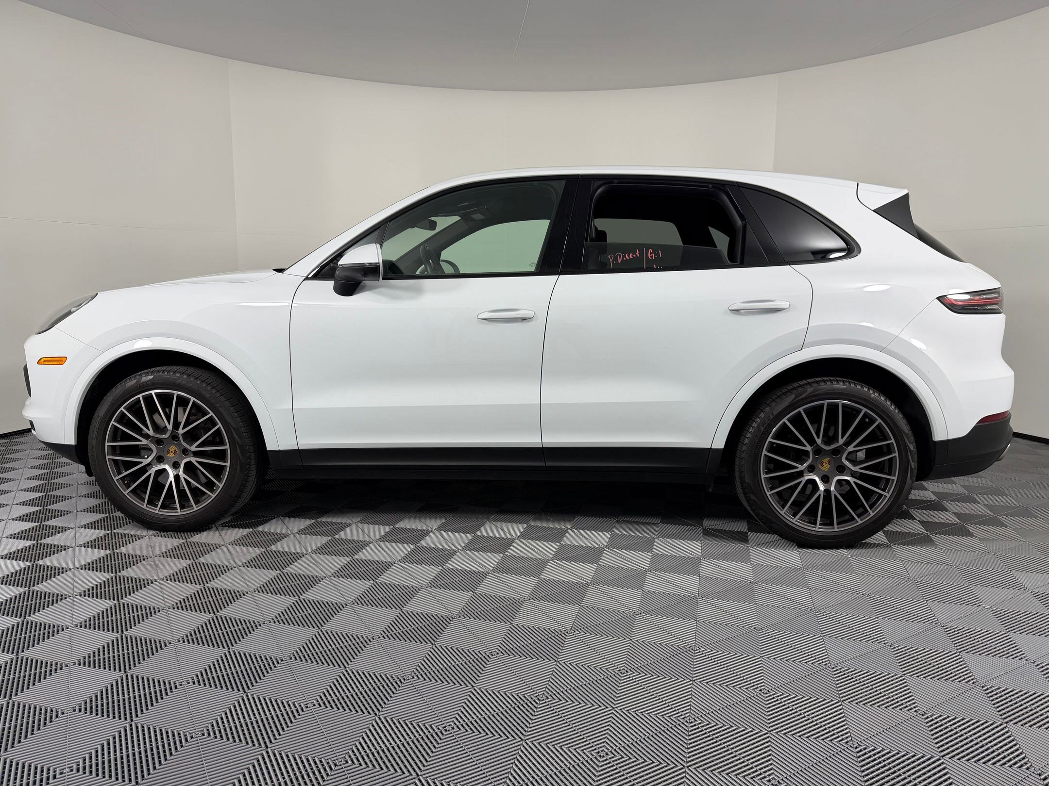 Certified 2023 Porsche Cayenne image 2