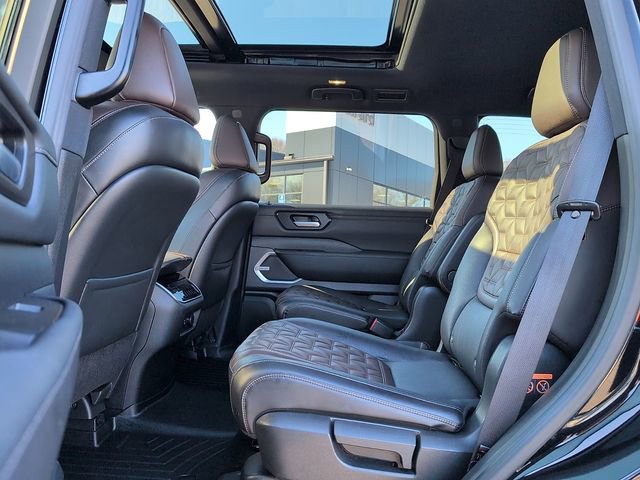 Used 2025 Nissan Armada Platinum Reserve image 11