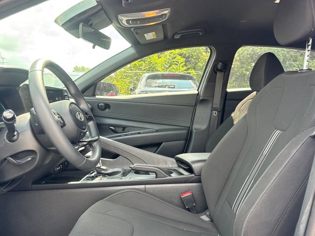 Used 2025 Hyundai Elantra Sport FWD image 13