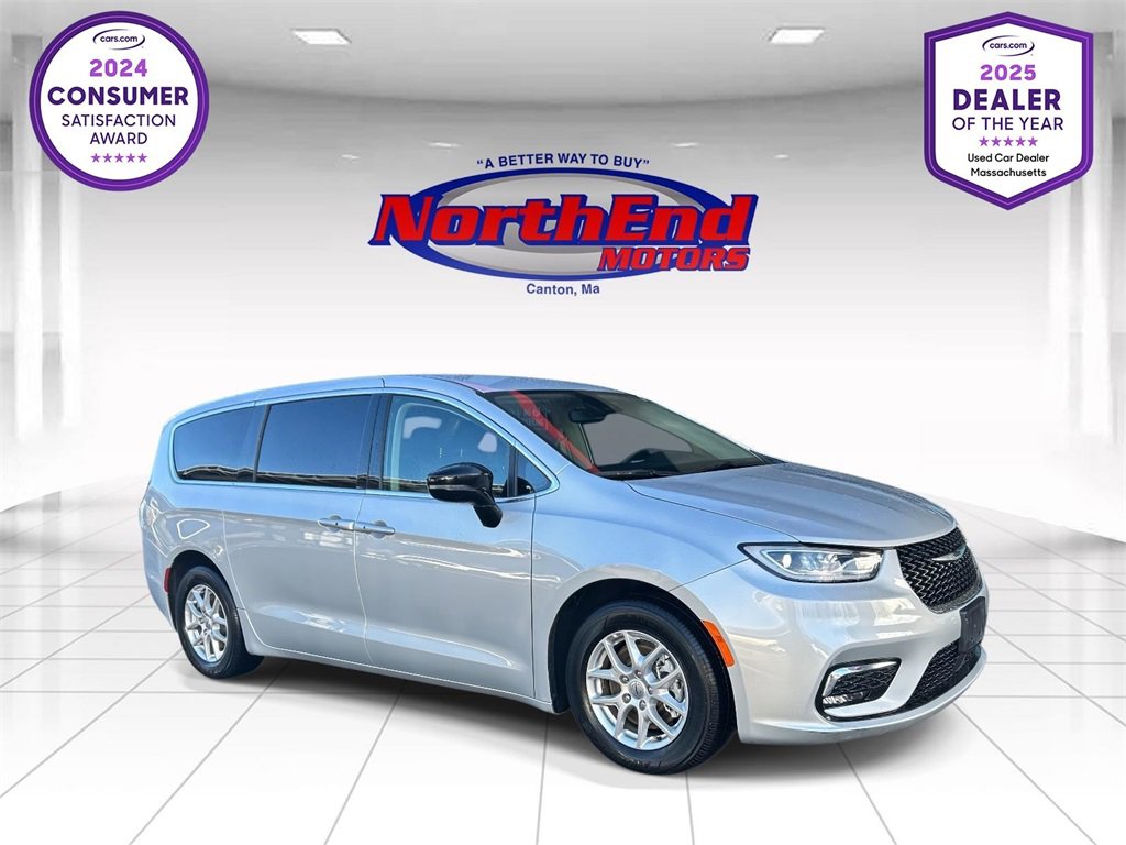 Used 2024 Chrysler Pacifica Touring-L image 1