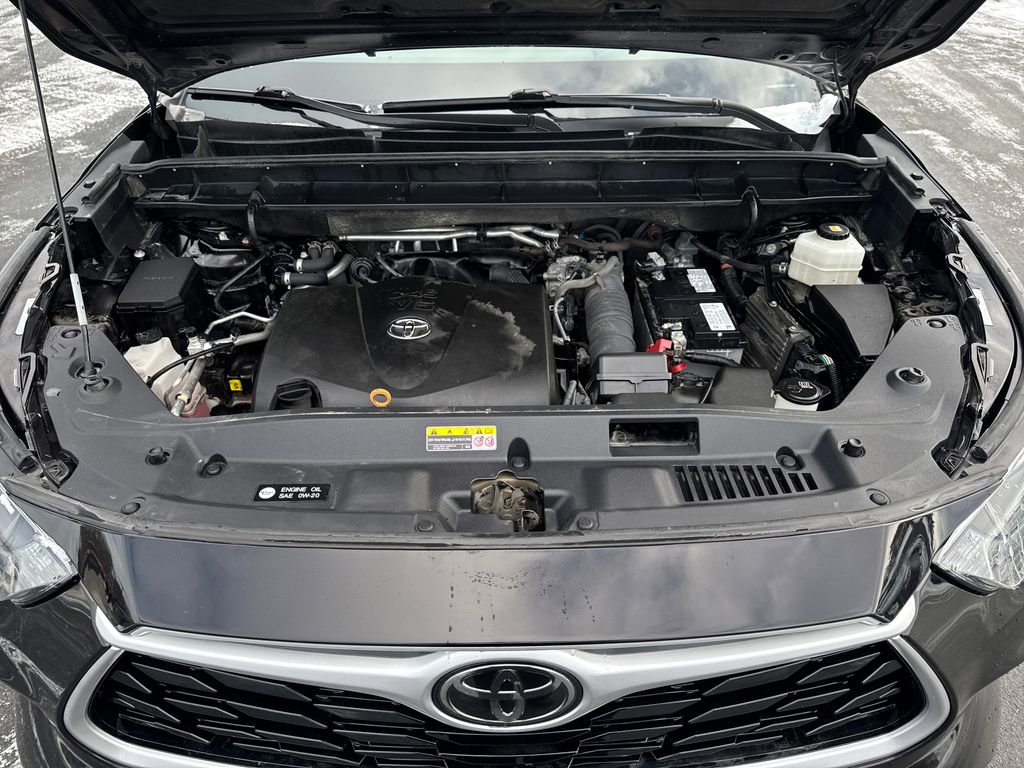 Used 2020 Toyota Highlander LE image 27