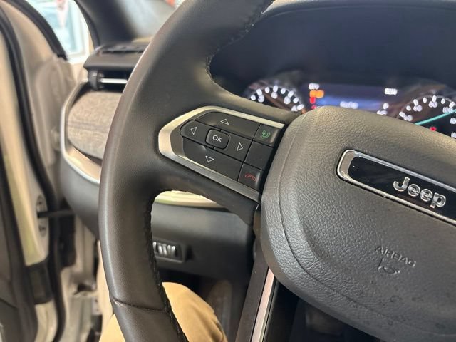 Used 2025 Jeep Compass Latitude AWD/4WD image 33