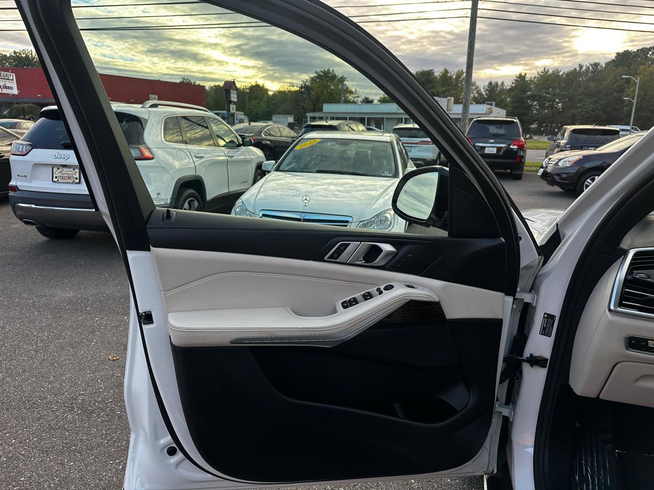 Used 2019 BMW X5 xDrive40i w/ Premium Package 2 AWD/4WD image 16