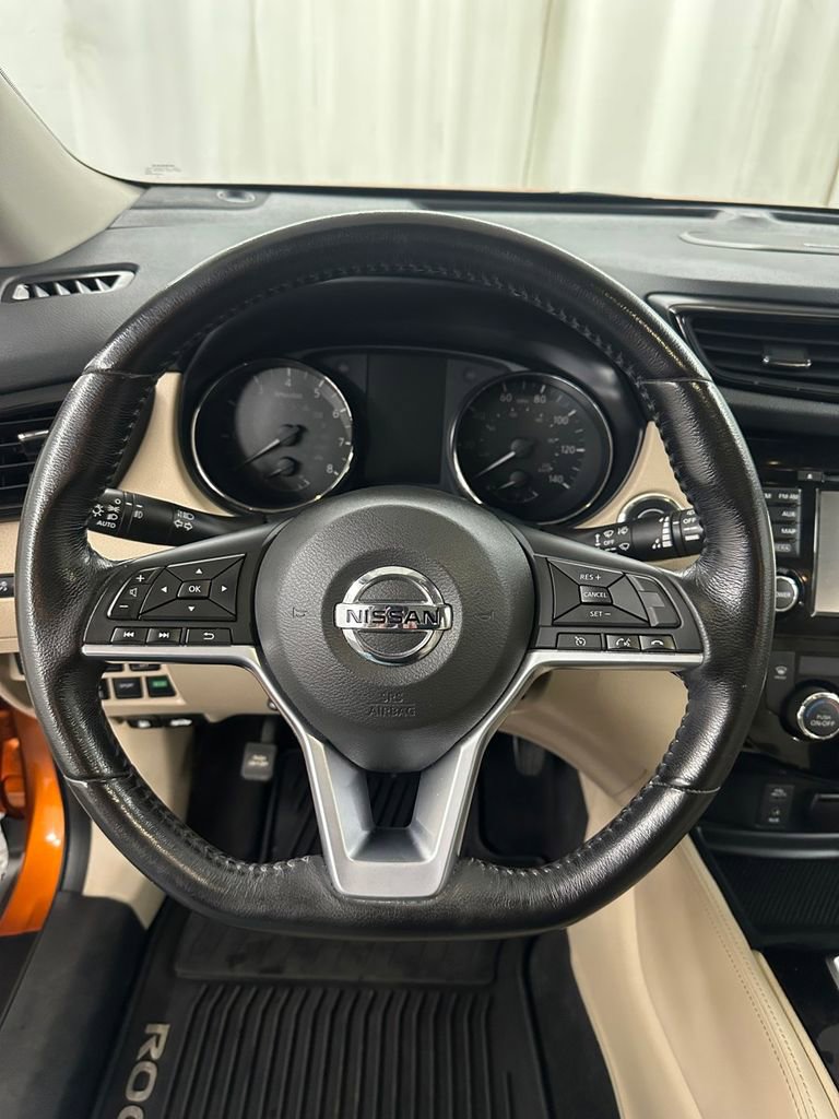 Used 2017 Nissan Rogue SL w/ SL Premium Package AWD/4WD image 16