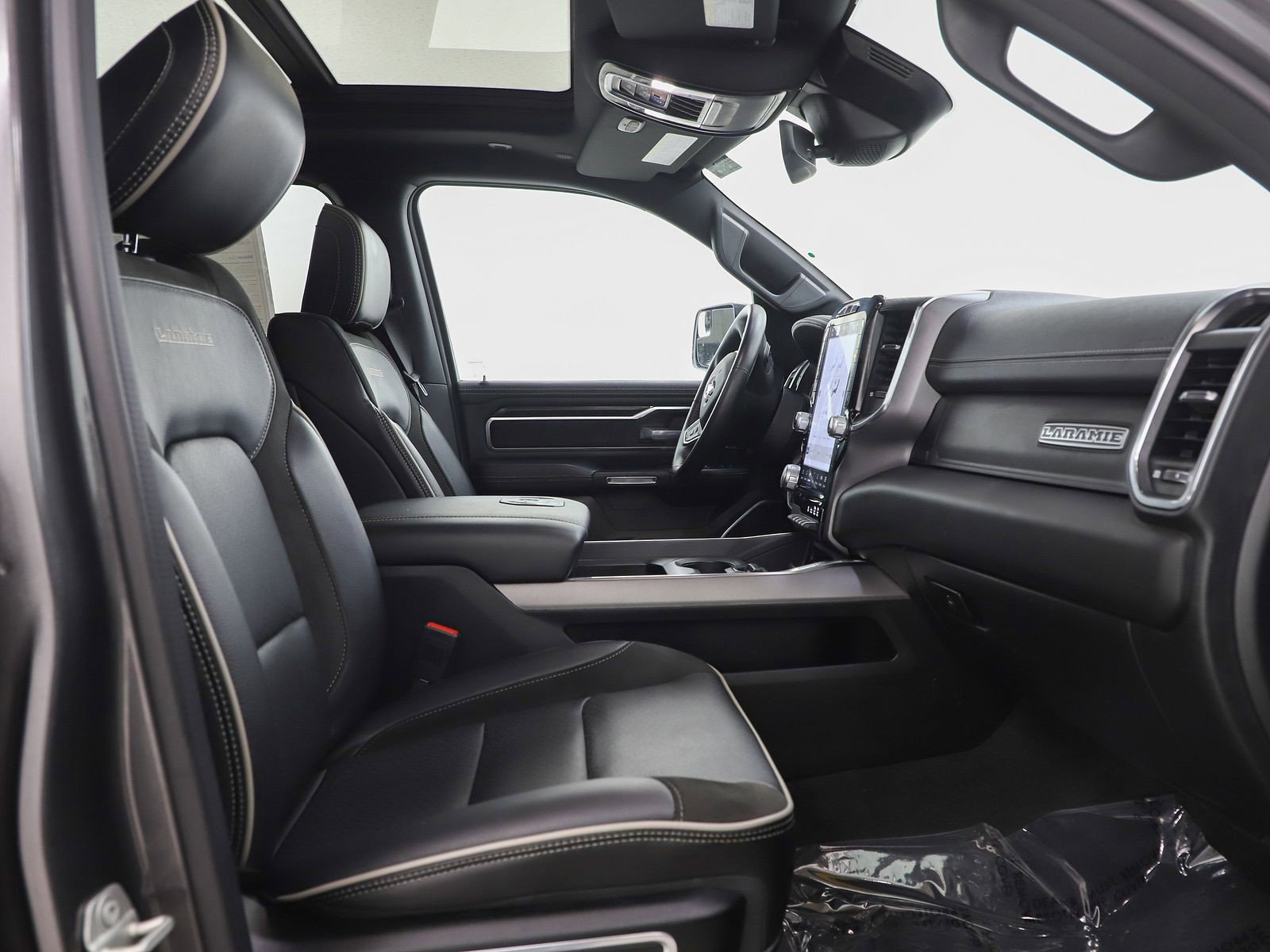 Used 2024 RAM 1500 Laramie image 11
