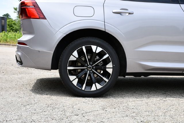 New 2026 Volvo XC60 B5 Plus w/ Protection Package Premier AWD/4WD image 9