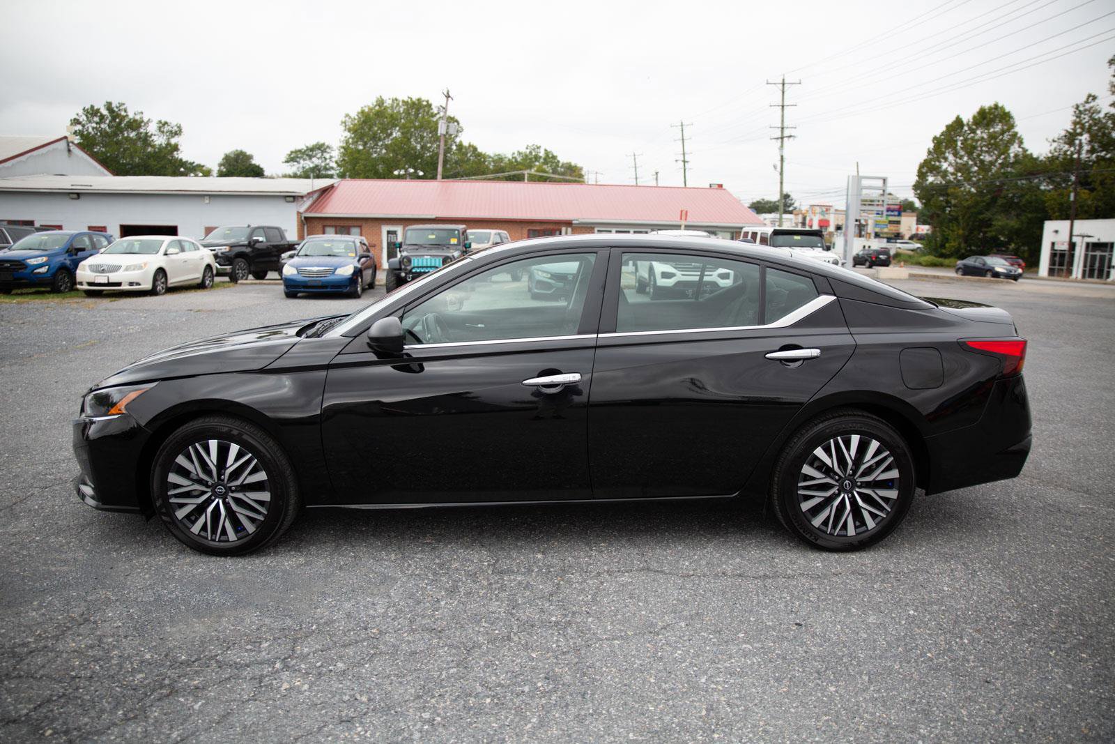 Used 2024 Nissan Altima 2.5 SV image 6