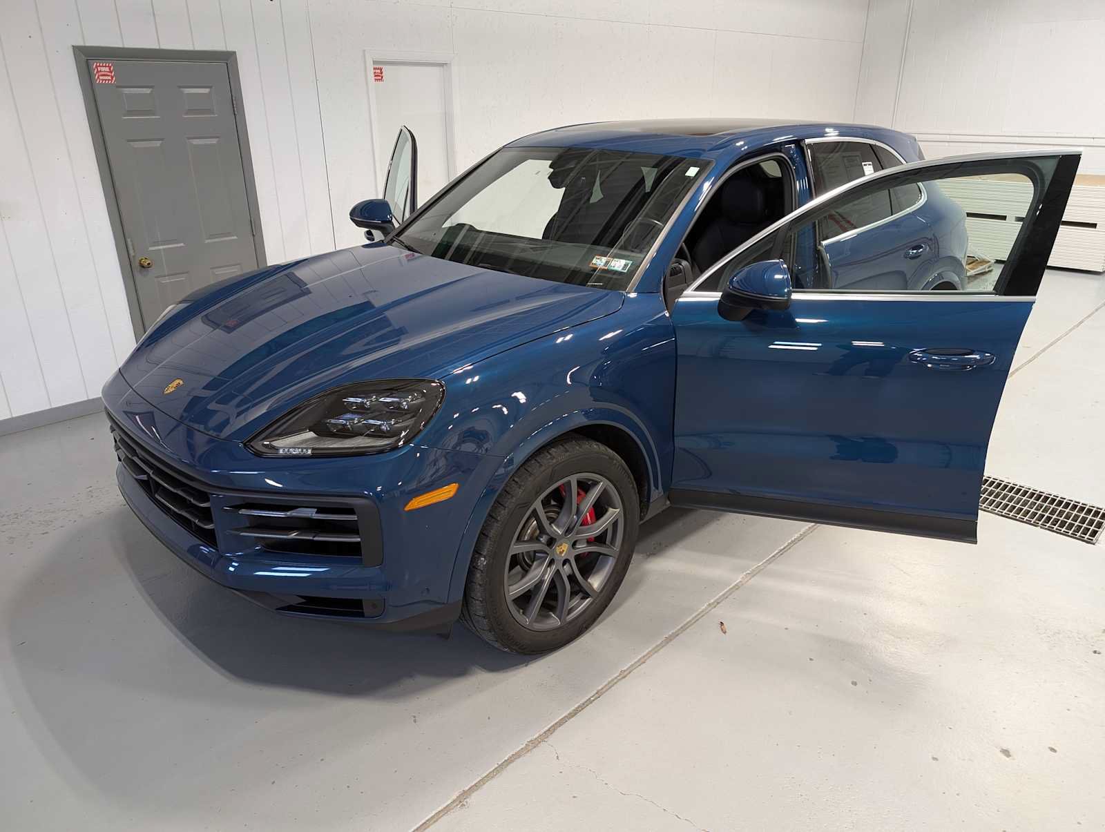 Used 2024 Porsche Cayenne S AWD/4WD image 13