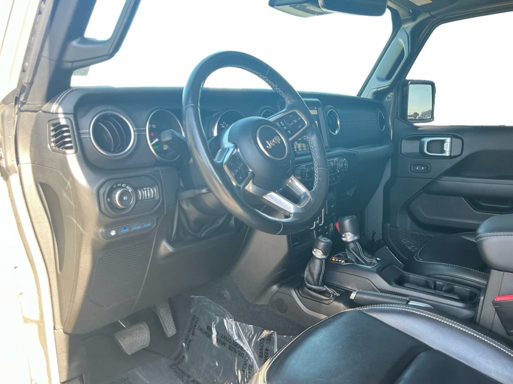 Used 2022 Jeep Wrangler Unlimited Sahara w/ Cold Weather Group AWD/4WD image 24
