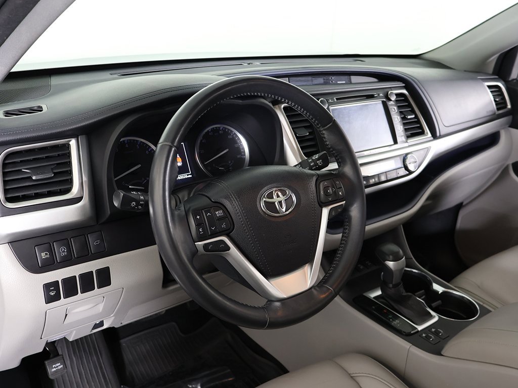 Used 2017 Toyota Highlander XLE image 29