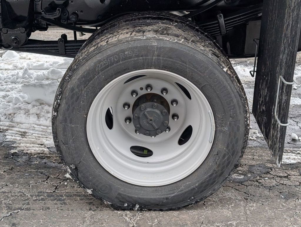 New 2025 Ford F550 4x4 Regular Cab Super Duty image 18