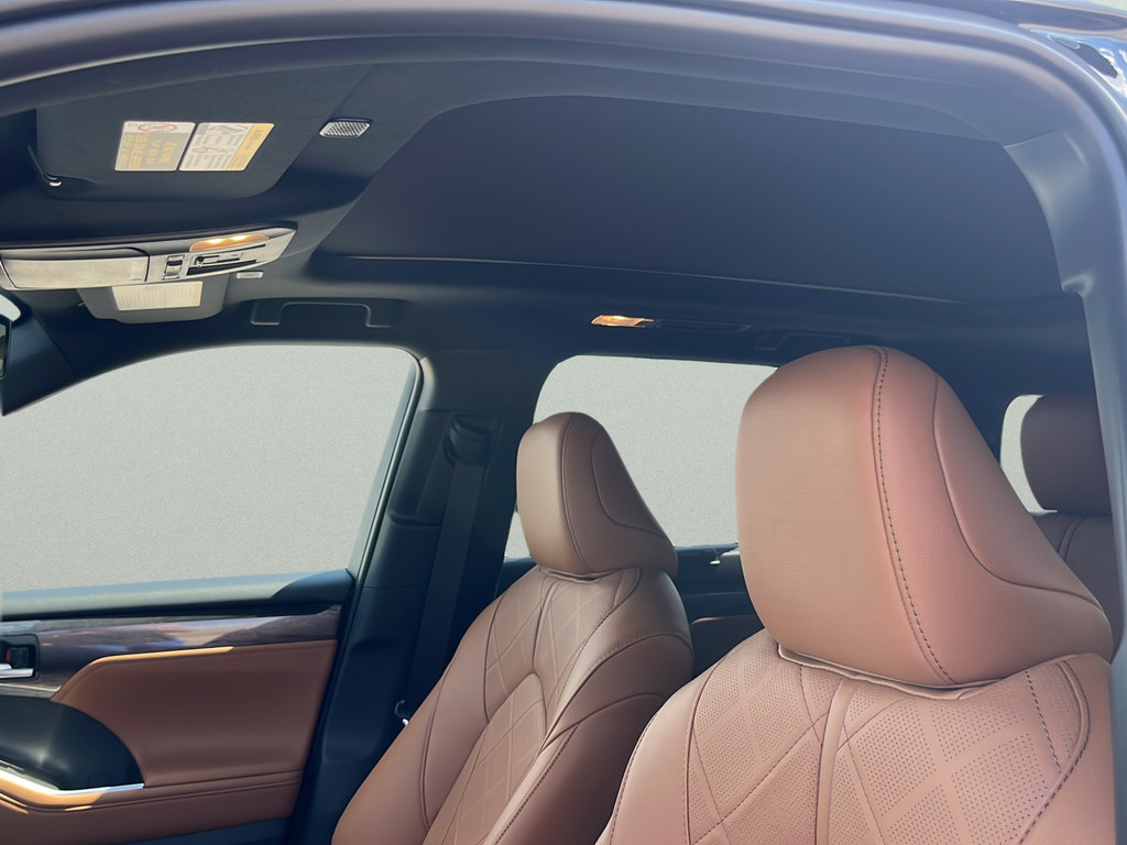 New 2026 Toyota Highlander Platinum AWD/4WD image 19
