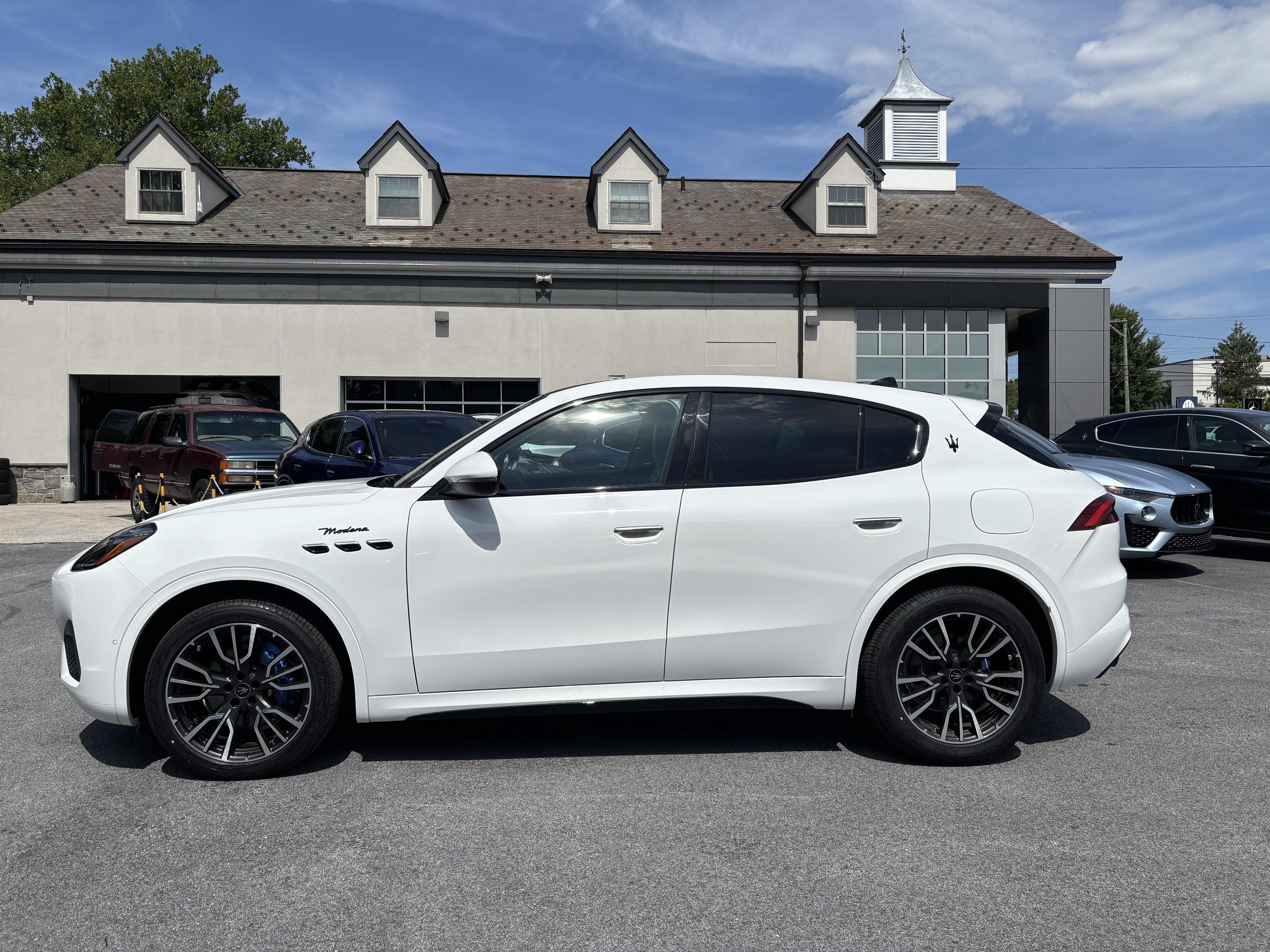 Used 2023 Maserati Grecale Modena AWD/4WD image 3