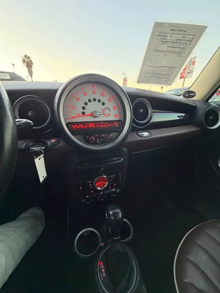 Used 2011 MINI Cooper Clubman w/ Premium Pkg image 9