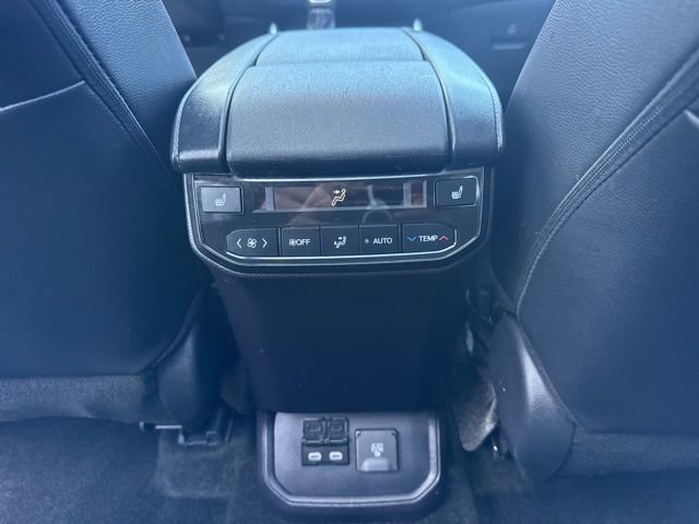 Used 2024 Toyota Highlander Platinum AWD/4WD image 13