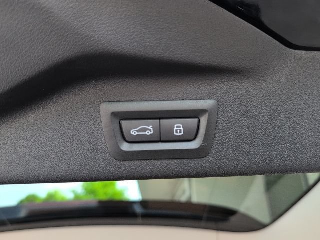 Used 2025 BMW X7 xDrive40i w/ Premium Package AWD/4WD image 41