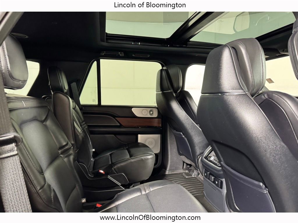 Used 2019 Lincoln Navigator Reserve AWD/4WD image 18