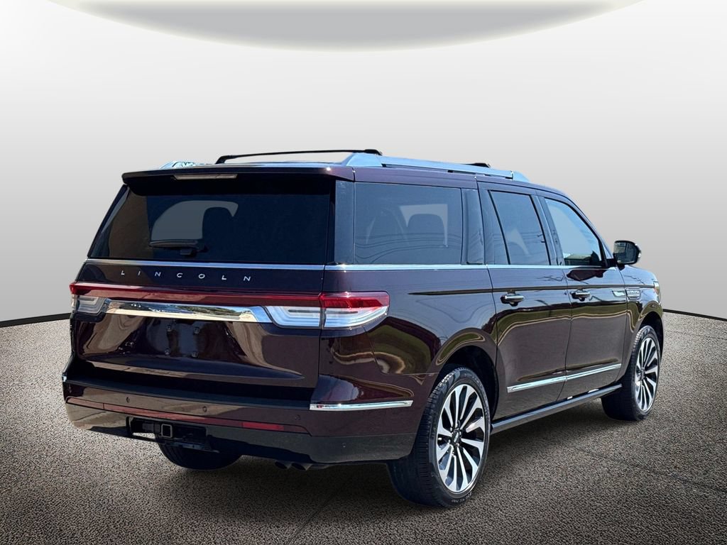 Used 2024 Lincoln Navigator L Reserve AWD/4WD image 2