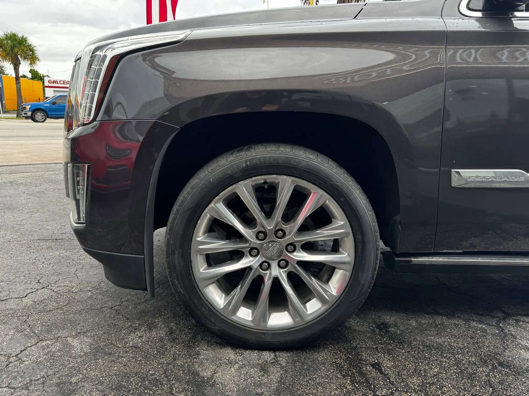 Used 2015 Cadillac Escalade Premium RWD image 29