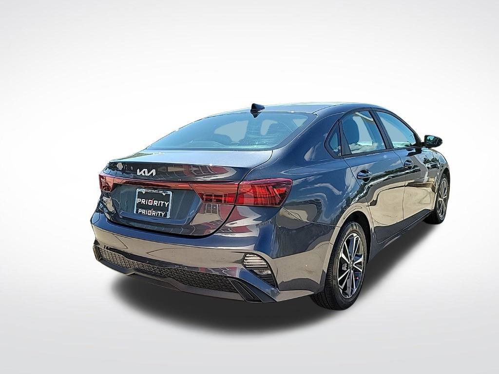 Used 2024 Kia Forte LXS w/ LXS Technology Package FWD image 4