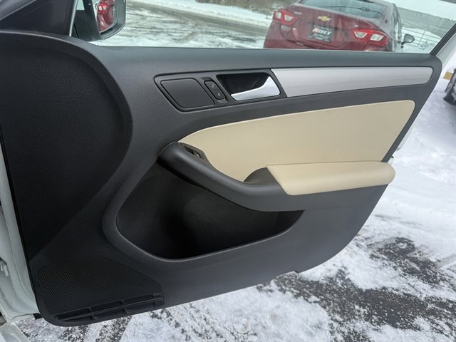 Used 2017 Volkswagen Jetta SE image 46