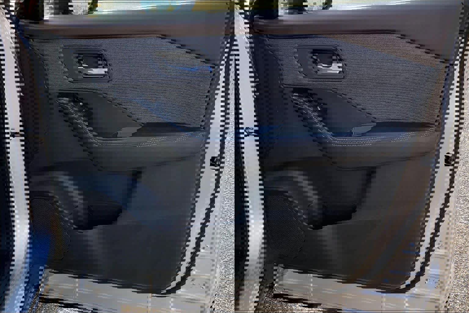 Used 2023 Nissan Rogue SV image 22